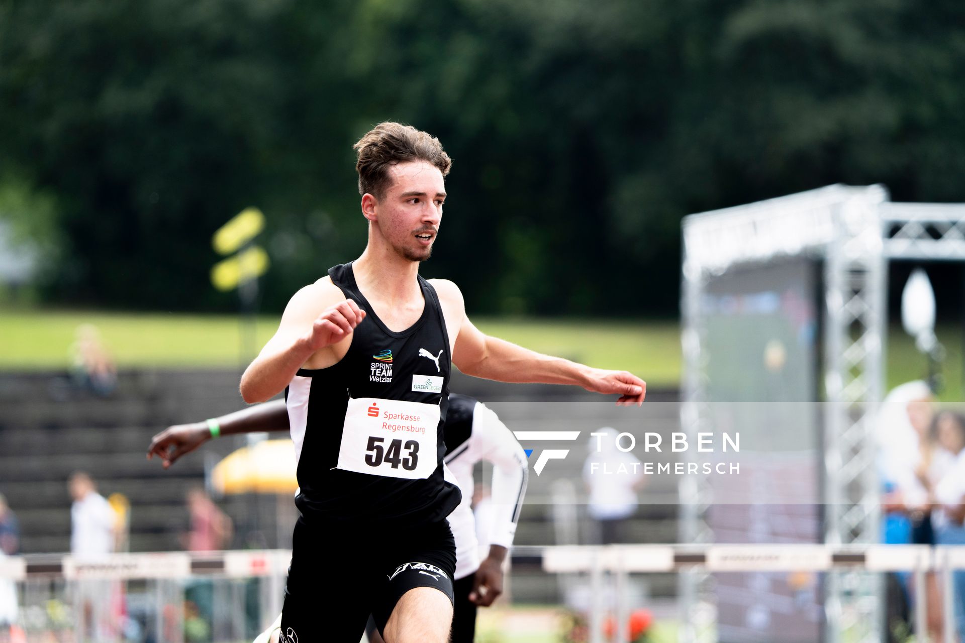 Aaron Giurgian (Sprintteam Wetzlar) ueber 110m Huerden am 04.06.2022 waehrend der Sparkassen Gala in Regensburg